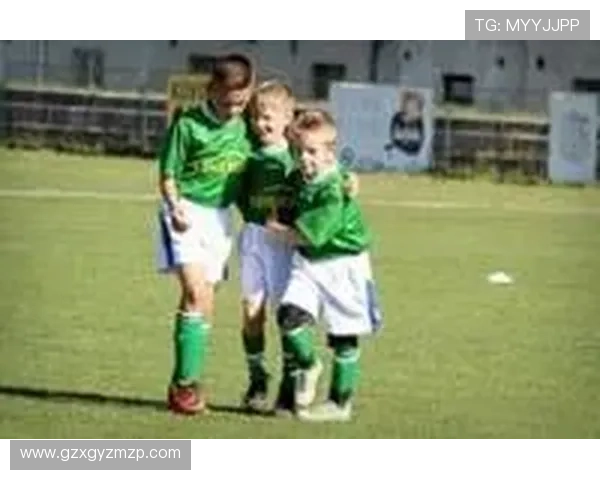 全球足球明星精彩瞬间汇聚全景展示与回顾 全球足球明星精彩瞬间汇聚全景展示与回顾