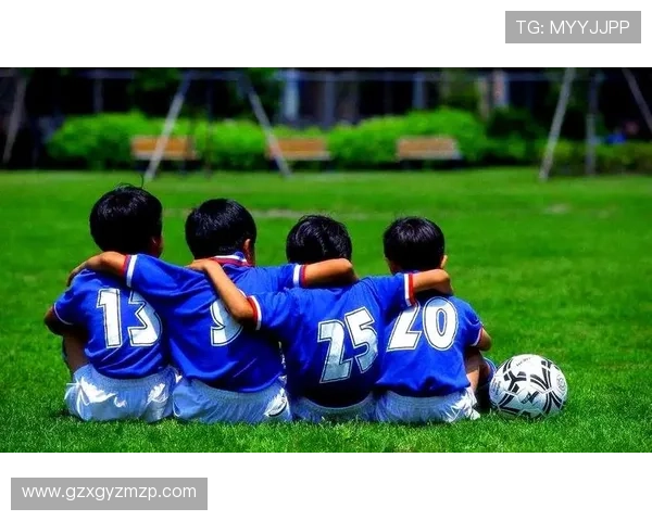 军人热爱足球明星的深层原因与情感共鸣分析 军人热爱足球明星的深层原因与情感共鸣分析