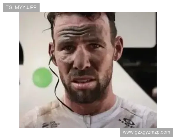 探索足球明星手卡的魅力与价值，揭开球场背后的故事与传奇