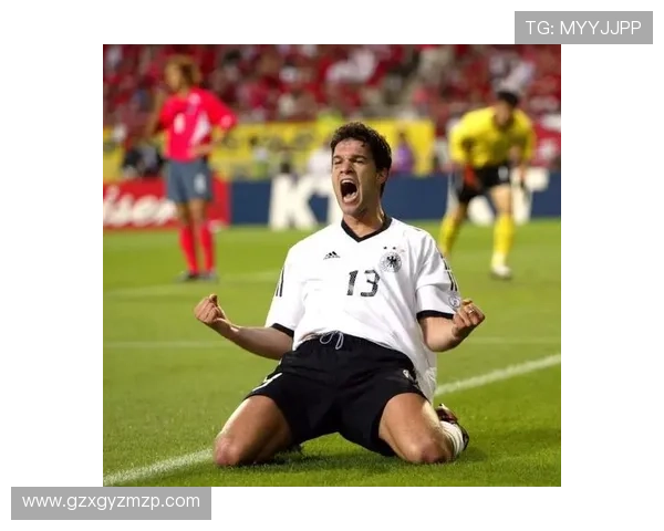 棱角分明的足球明星展现激情与实力的完美结合 棱角分明的足球明星展现激情与实力的完美结合