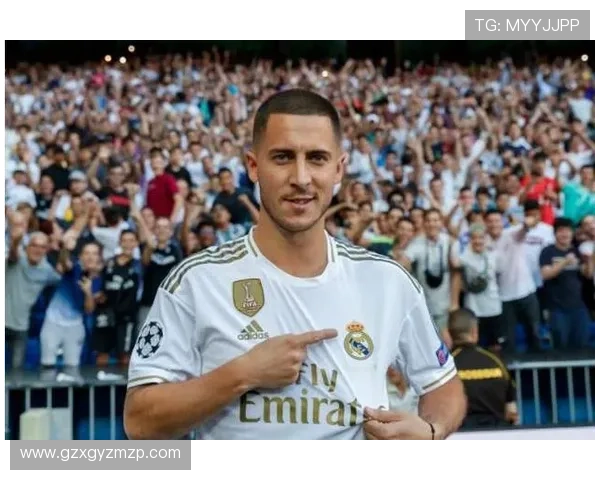 当今足球明星的职业生涯发展与市场影响力全面分析