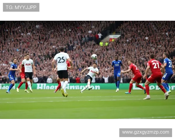 足球明星们的可爱瞬间大集合让你心动不已的萌态表演