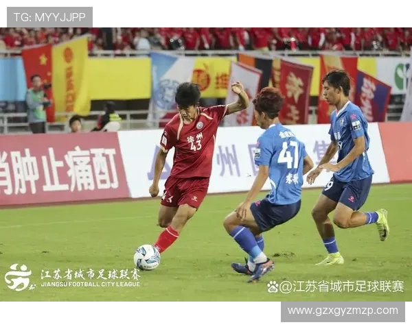 足球明星汇聚各大队伍展现激情与荣耀的赛场传奇 足球明星汇聚各大队伍展现激情与荣耀的赛场传奇